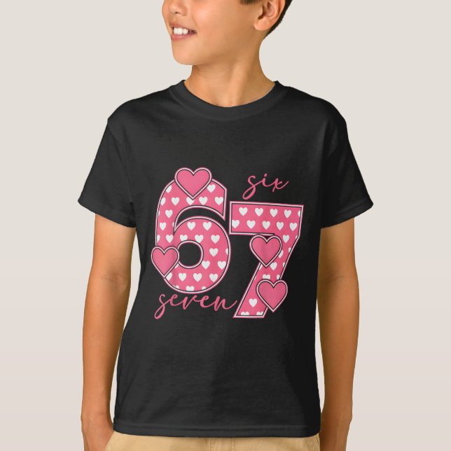 Camiseta Meme 67 6 7 Six Seven Funny Valentines Day  (Frente)