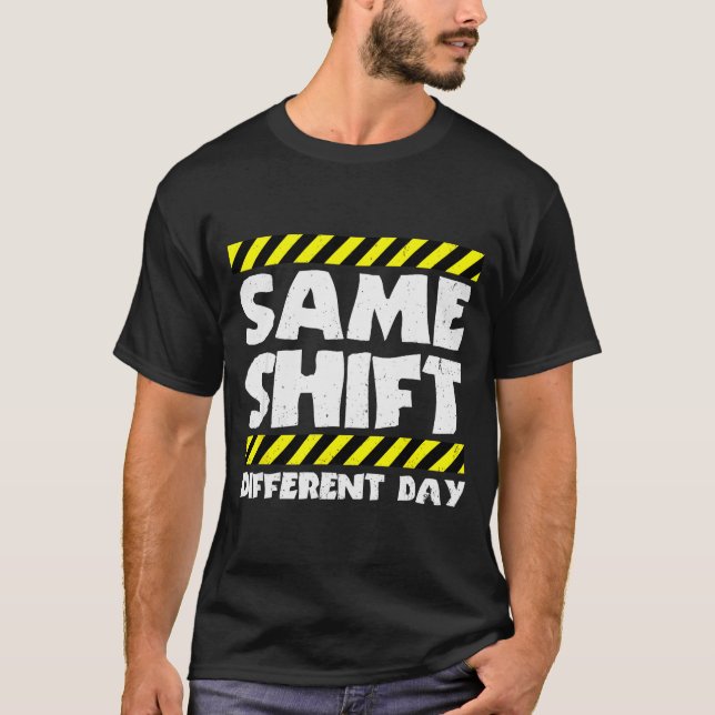 Camiseta Meme de Trabalho Engraçado - Mesmo Turno Dia Difer (Frente)