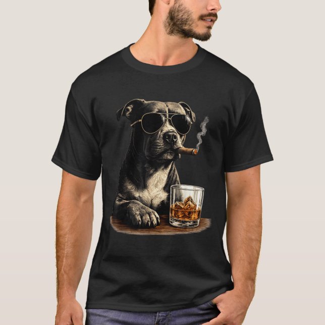 Camiseta Meme engraçado do pitbull fumando charuto uísque c (Frente)