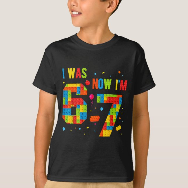 Camiseta Meme Six Seven Boys Building Birthday I Was 6 Now  (Frente)