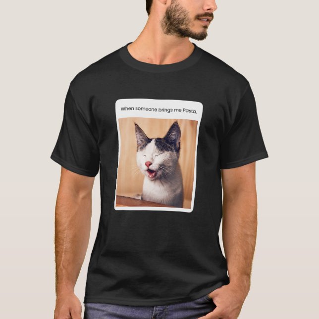 Camiseta Memória De Gato Quando Alguém Me Traz Massas (Frente)