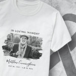 Camiseta Memória personalizada de amor Memória Memorial<br><div class="desc">Este design simples e clássico é composto por tipografia serif e adiciona uma foto personalizada.</div>
