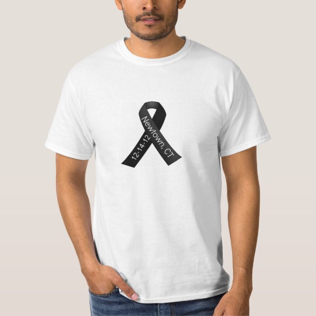 Camiseta Memorial elementar T do tiro de Newtown do gancho (Frente)