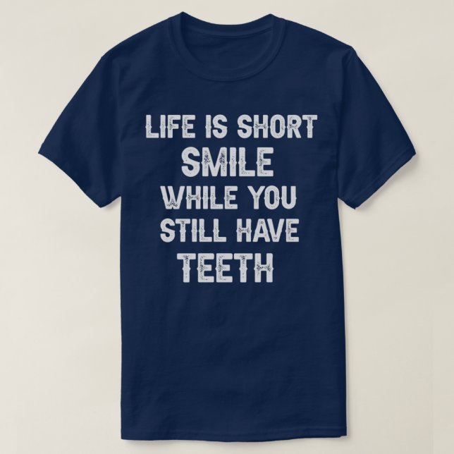 Camiseta Memórias dentárias A vida é um sorriso muito curto (Frente do Design)