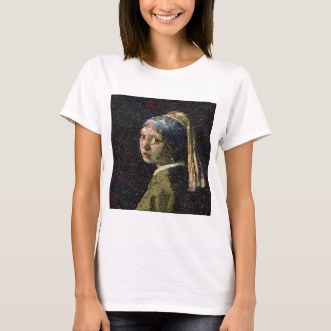 Camiseta Menina Com Morango A Ouvir Belas Artes (Frente)