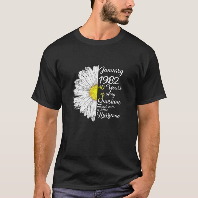 Camiseta Menina De Janeiro Feita Em 1982 40A Hora Do Sol (Frente)