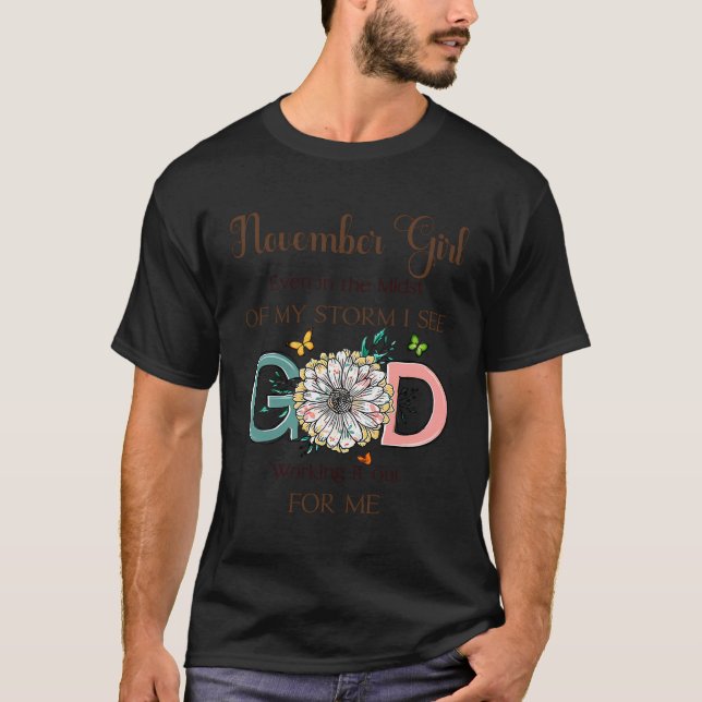 Camiseta Menina De Novembro Mesmo No Meio Da Minha Tempesta (Frente)