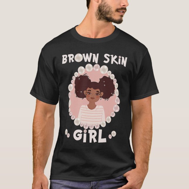 Camiseta Menina de pele castanha, pele como pérolas, tapete (Frente)