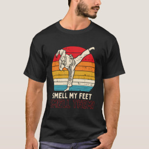 Camiseta Menina de Pés Cheirochosos Kick Karate Taekwondo K
