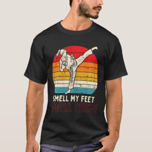 Camiseta Menina de Pés Cheirochosos Kick Karate Taekwondo K