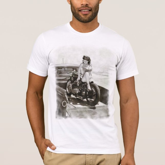 CAMISETA MENINA DO PINUP NA MOTOCICLETA (Frente)