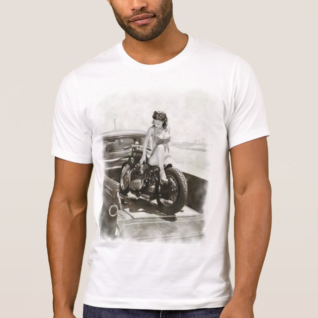 CAMISETA MENINA DO PINUP NA MOTOCICLETA (Frente)