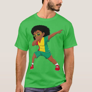 Camiseta Menina Guineense Dançando Bandeiras de Guineenses