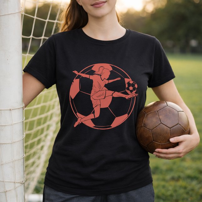 Camiseta Menina Jogadora de Futebol Dando Chute (Criador carregado)