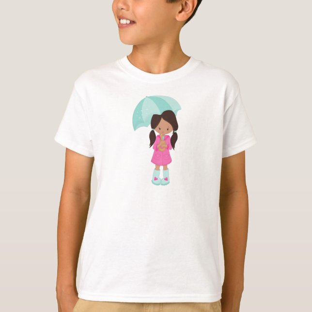 Camiseta Menina Latina, Garota Em Casaco De Chuva, Garota C (Frente)