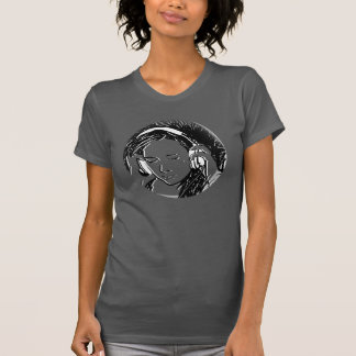 Camiseta Menina que escuta a música