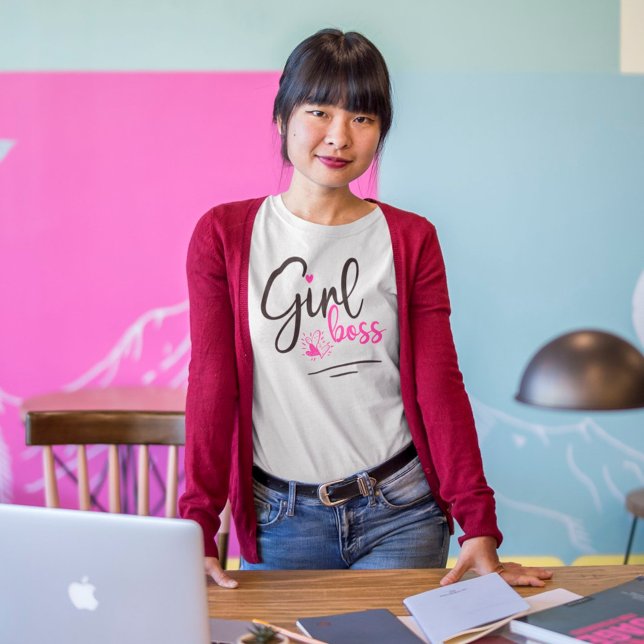 Camiseta Menina Trendy Chefe Script Corações Rosa Preto (Criador carregado)