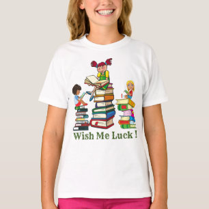 Camiseta Meninas bonitas sentadas sobre uma pilha de livros