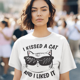 Camiseta Meninas Engraçadas T-Shirts, BEIJEI UM GATO COMO E