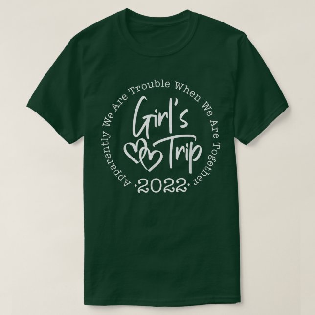 Camiseta Meninas Trip 2022 Aparentemente Estamos Correspond (Frente do Design)