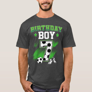 Camiseta Menino de 7 anos de idade fazendo futebol no anive