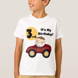 Camiseta Menino em t-shirt e em presentes vermelhos do