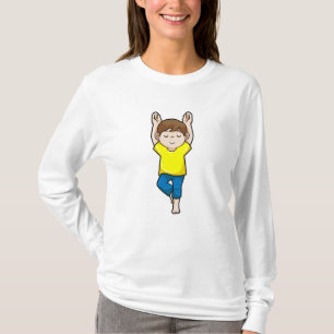 Camiseta Menino em Yoga Estreprimindo exercícios