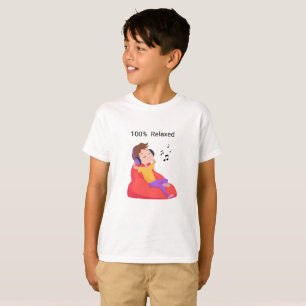 Camiseta Menino jovem ouve música