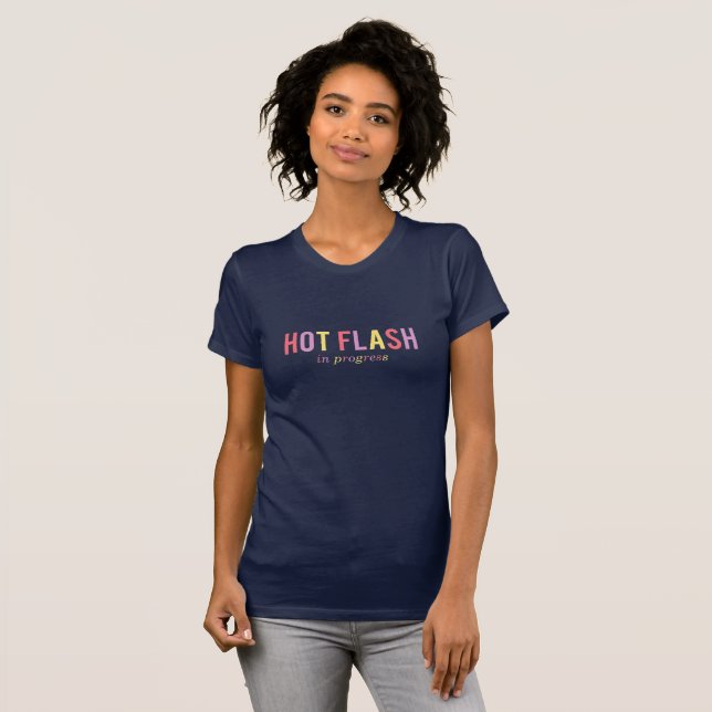 Camiseta Menopause Hot Flash em Curso T-Shirt (Frente Completa)
