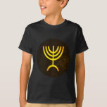 Camiseta Menorah Flame<br><div class="desc">Uma renderização digital da menorah judaica de sete ramificações (hebraico: מְ נ וֹ ה ‎). A menorah de sete ramificações, usada no santuário portátil montado por Moisés na selva e, mais tarde, no Templo em Jerusalém, tem sido símbolo do judaísmo desde a Antiguidade e é o emblema no casaco de...</div>
