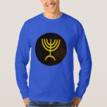 Camiseta Menorah Flame<br><div class="desc">Uma renderização digital da menorah judaica de sete ramificações (hebraico: מְ נ וֹ ה ‎). A menorah de sete ramificações, usada no santuário portátil montado por Moisés na selva e, mais tarde, no Templo em Jerusalém, tem sido símbolo do judaísmo desde a Antiguidade e é o emblema no casaco de...</div>