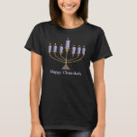 Camiseta Menorah T-Shirt<br><div class="desc">"Feliz Chanukah" com uma menorah com velas azuis.</div>