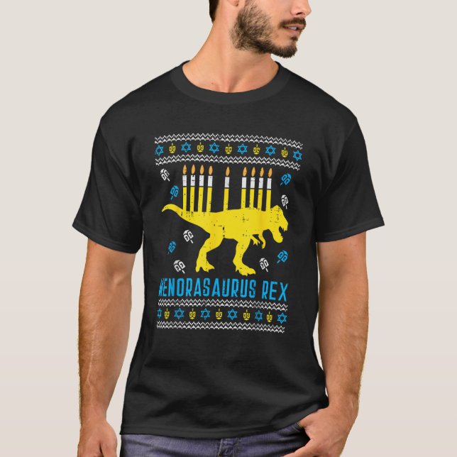 Camiseta Menorasaurus Rex Trex Menorá Hanukkah Feio Chanuk (Frente)