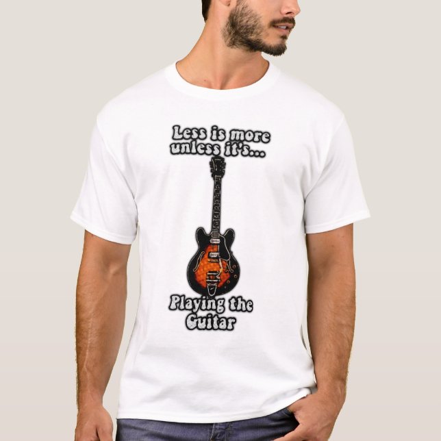 Camiseta Menos é mais a menos que esteja tocando guitarra (Frente)
