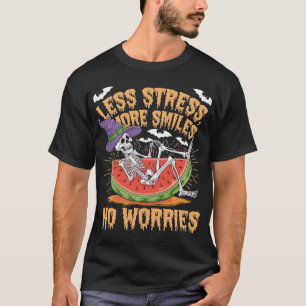 Camiseta Menos Estresse, Mais Sorrisos. Skeleton Halloween