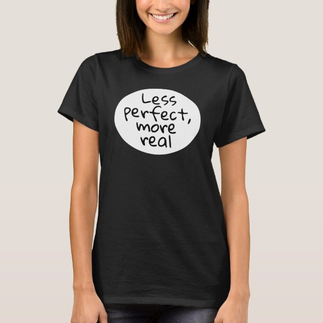 Camiseta Menos perfeito, mais real - preto minimalista (Frente)