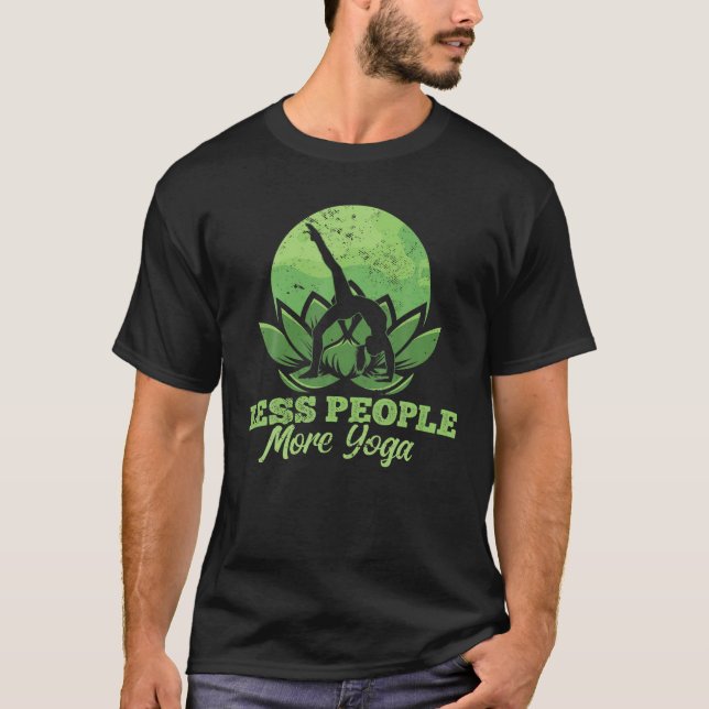 Camiseta Menos Pessoas Mais Yoga (Frente)