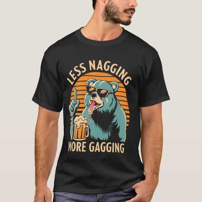 Camiseta Menos se aproximando mais Roupa de Ursa de Gagging (Frente)