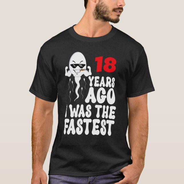 Camiseta Mens 18º Aniversário Vestido de Gag 18 Anos Atrás  (Frente)