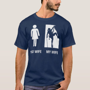 Camiseta Mens A Sua Esposa Sobe A Minha Esposa.
