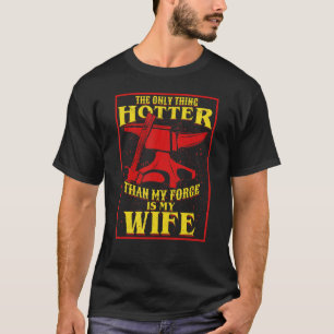 Camiseta Mens A Única Coisa Mais Quente Que Minha Forja É M