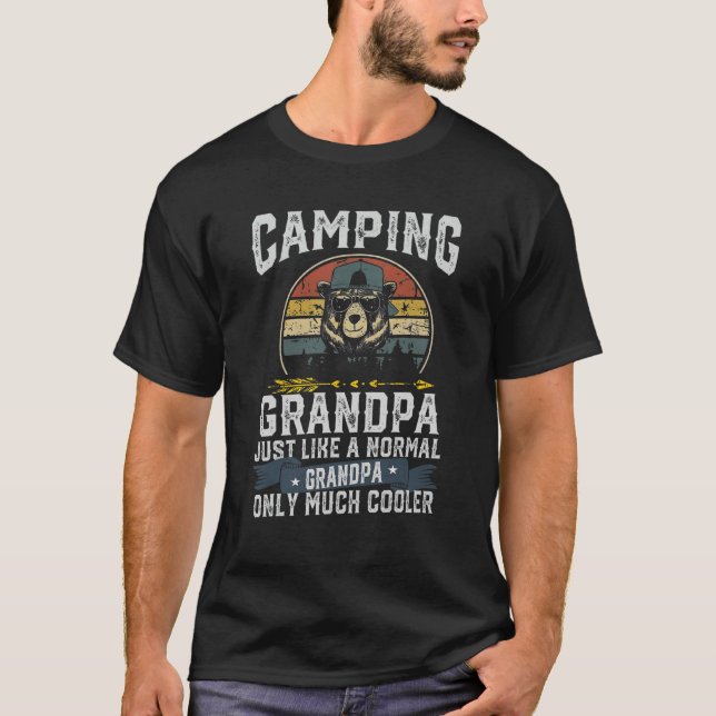 Camiseta Mens Acampando Avô Como Um Vovô Normal. (Frente)