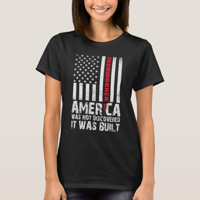Camiseta Mens America Was Not Discovered It Was Built Ironw (Frente)