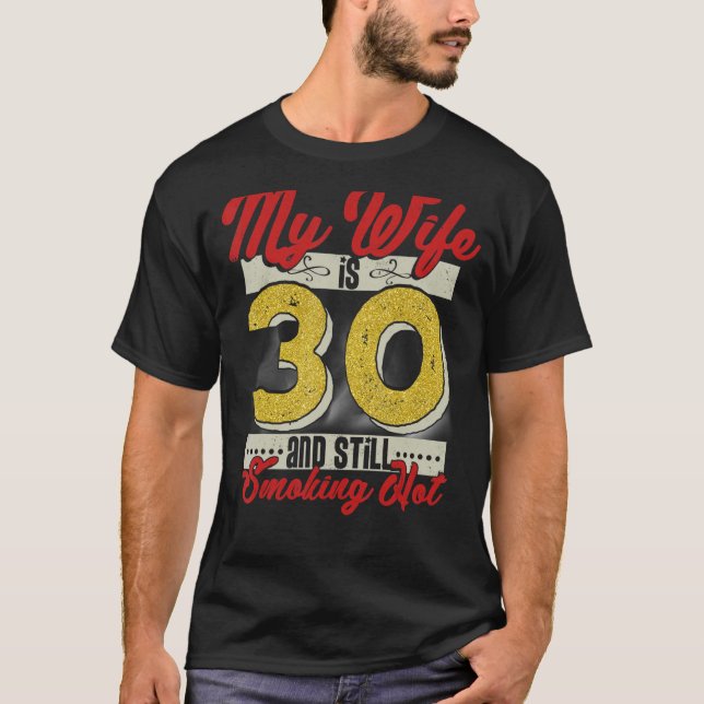Camiseta Mens aniversário de 30 anos Minha Esposa Ainda Est (Frente)