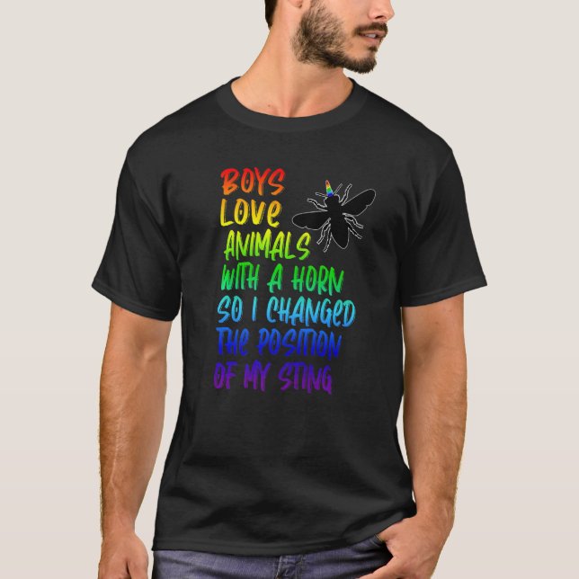 Camiseta Mens Arco-Íris Bebidas Orgulhosas Gay (Frente)