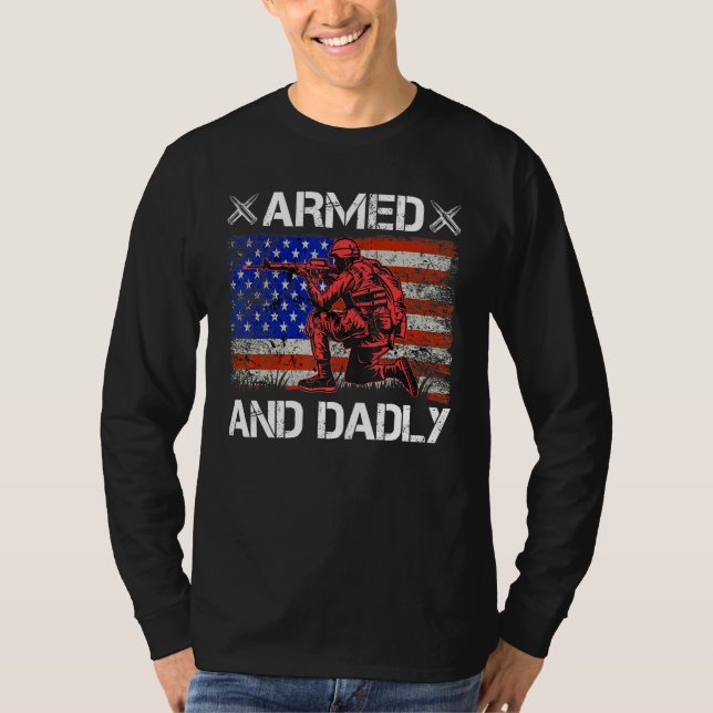 Camiseta Mens Armed And Dadly  Deadly Father s Day USA Flag (Frente)