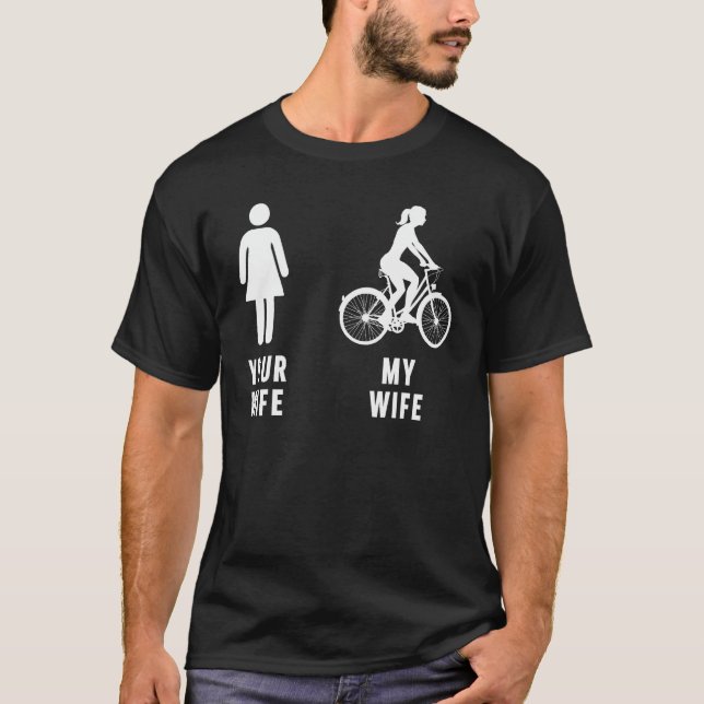Camiseta Mens Bike Cycling Mens A Sua Esposa, A Minha Espos (Frente)