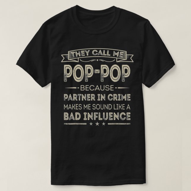 Camiseta Mens Chamam-Me Pop, Pop, Porque Parceiro No Crime (Frente do Design)