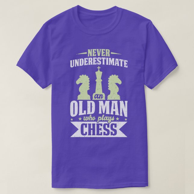 Camiseta Mens Chess Subestima Nunca Jogo De Xadrez De Velho (Frente do Design)