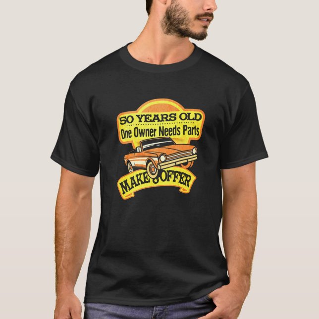 Camiseta Mens Com 50 Anos Um Proprietário Precisa Que Peças (Frente)
